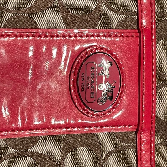 Coach Cross Body. - Picture 2 of 4